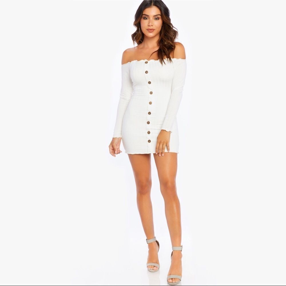 ✨ KRISTEN OFF SHOULDER DRESS✨